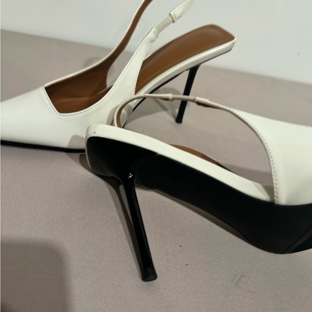 White shoes size 9 - Picture 6 of 16